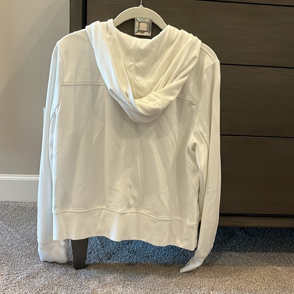 Cabi Spring 23 Debut Zip Hoodie L. Excellent condition.Asymmetrical zip. - Picture 2 of 7